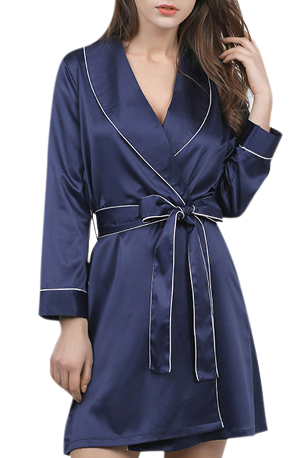 Long-sleeved bathrobe with contrast piping