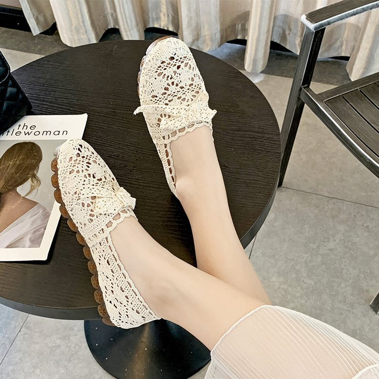 Women's ballerinas with fine lace appliquŽ and comfortable footbed W&W