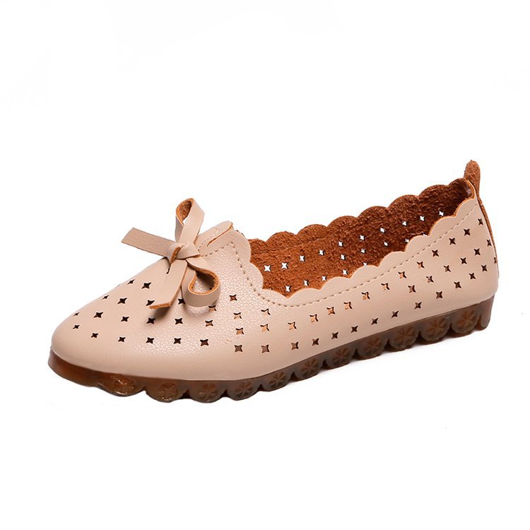Women's ballerinas with decorative perforated pattern and elegant bow appliquŽ W&W