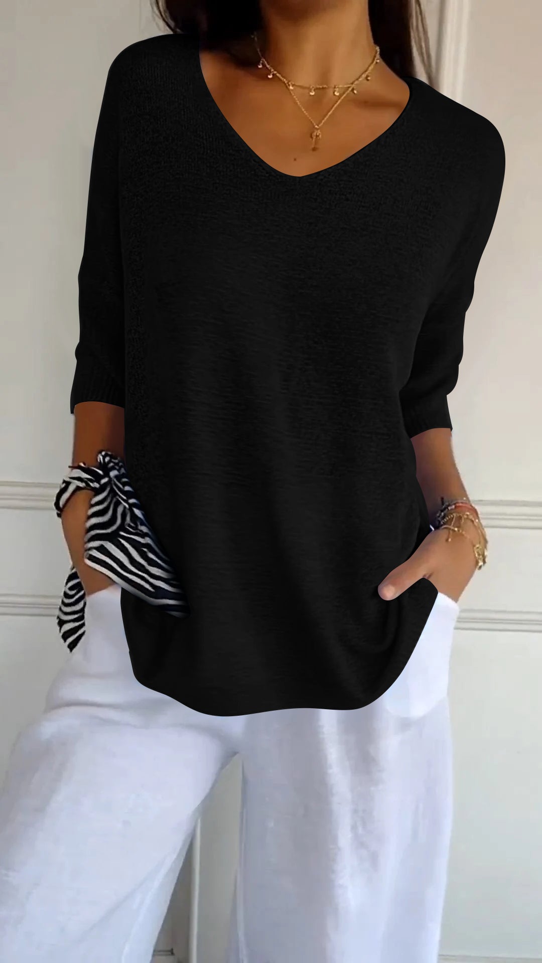 Alexia | Plain V-neck knit top