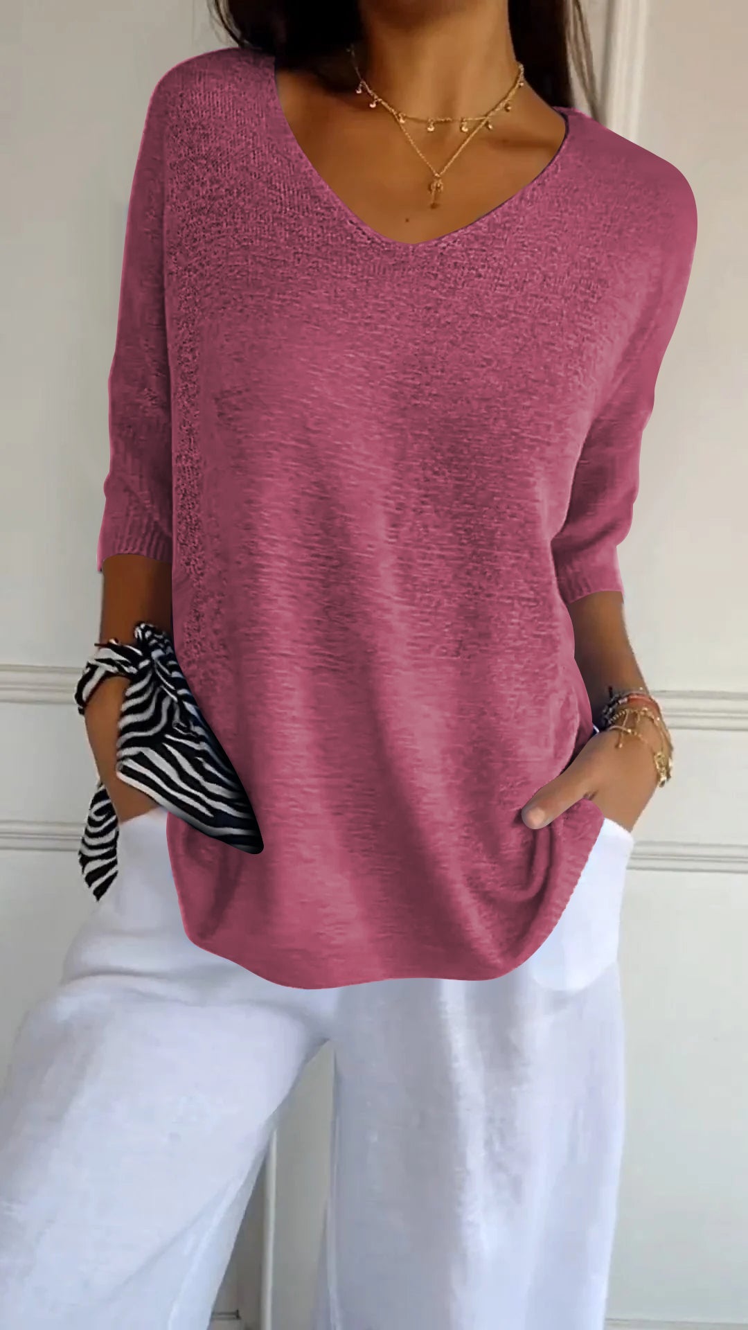 Alexia | Plain V-neck knit top
