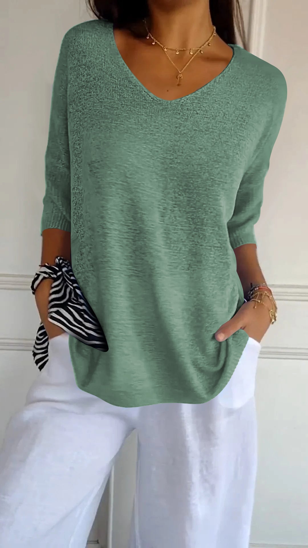 Alexia | Plain V-neck knit top