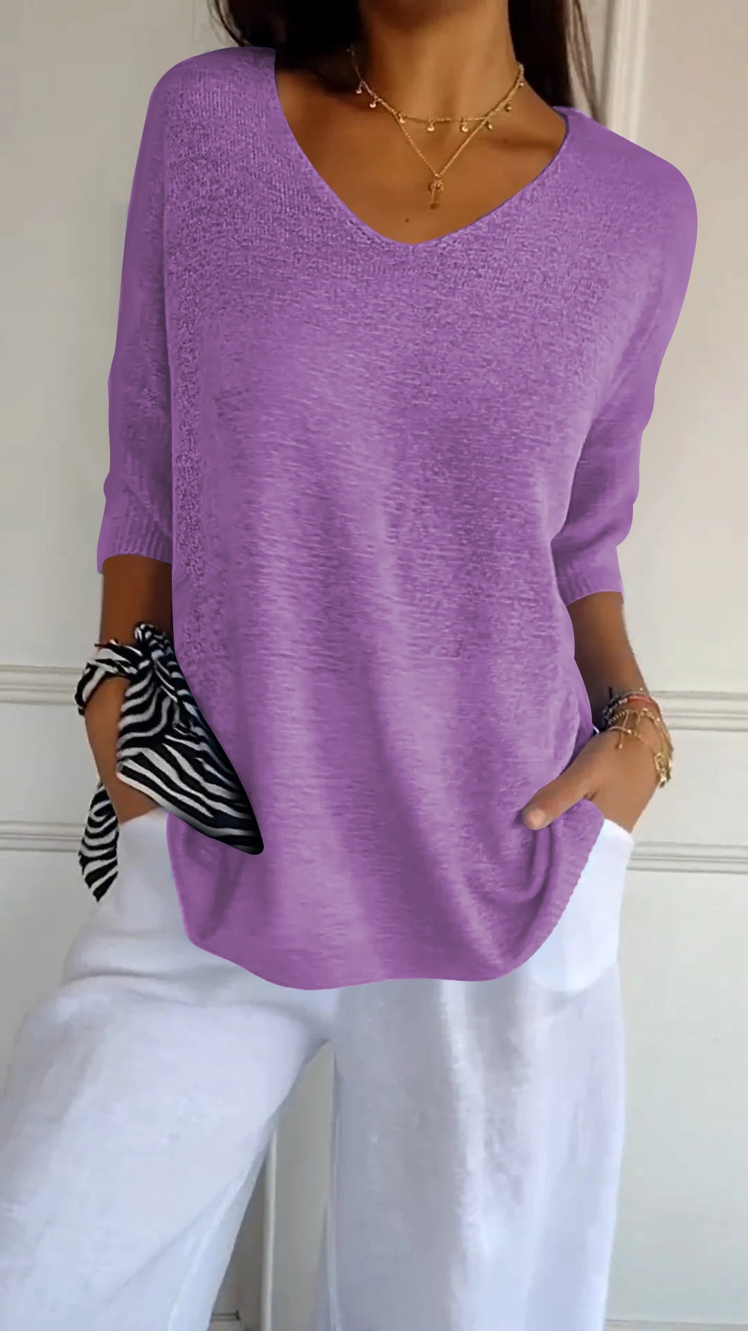 Alexia | Plain V-neck knit top