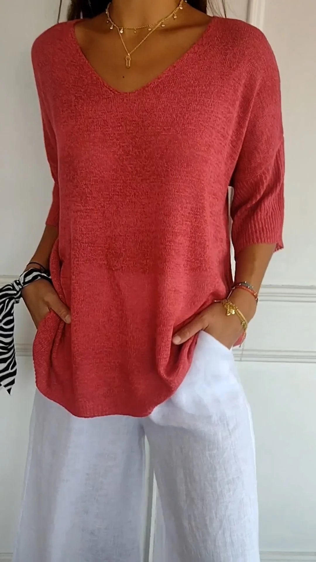 Alexia | Plain V-neck knit top