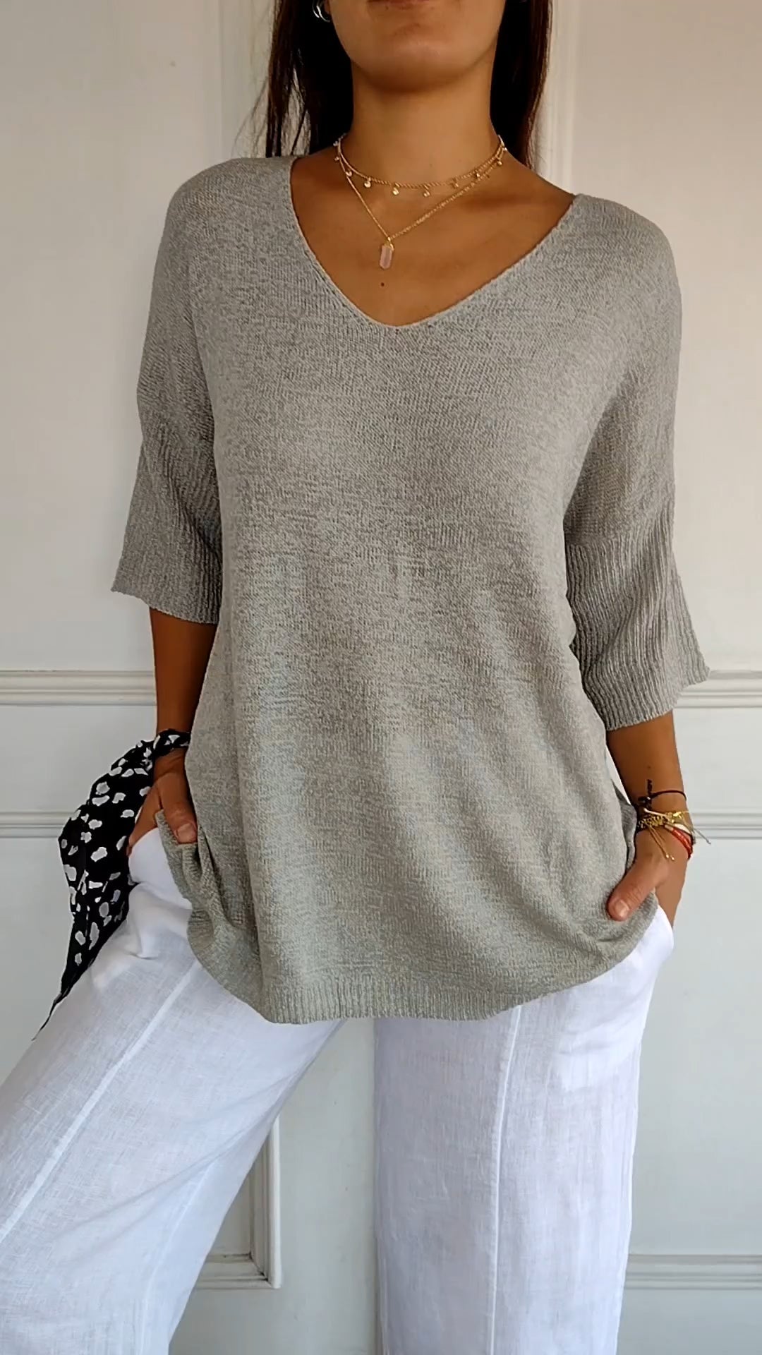 Alexia | Plain V-neck knit top