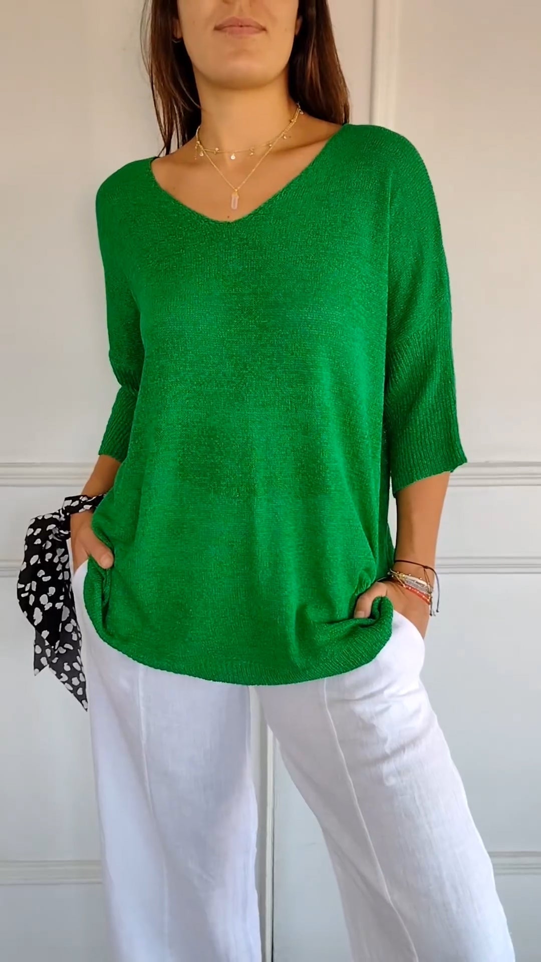 Alexia | Plain V-neck knit top