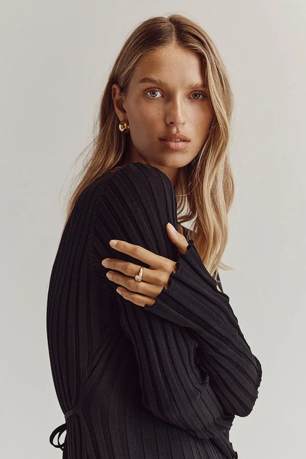 WW Knit Dress | Modern long-sleeved women's dress with V-neck