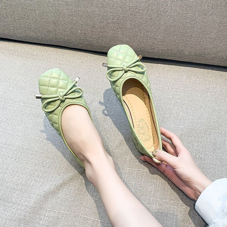 Women's ballerinas with elegant knot detail and padded insole W&W