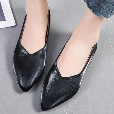 Women's ballerinas with elegant pointed design and comfortable footbed W&W