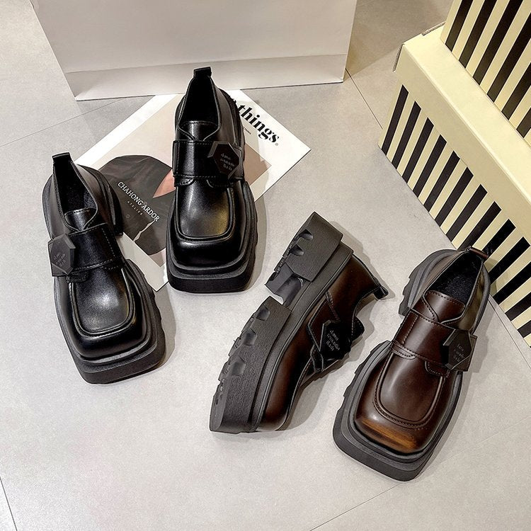 Women's chunky lace-up shoes with a robust design and a wide profile sole W&W
