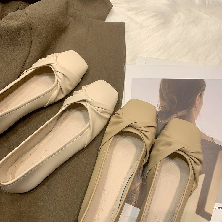 Women's comfortable ballerinas with decorative knot design W&W