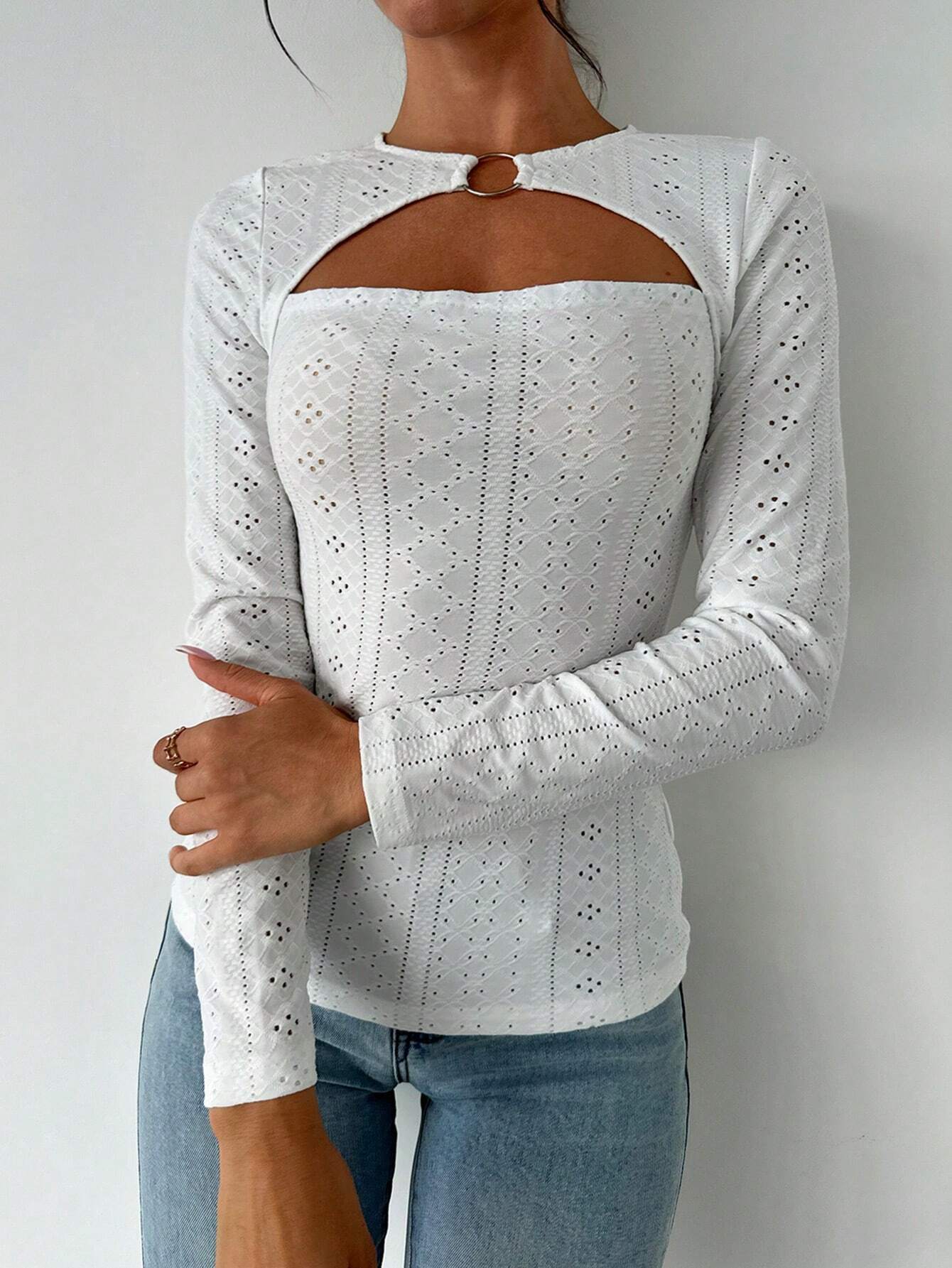 Women's blouse with decorative cut-out and fine lace details W&W