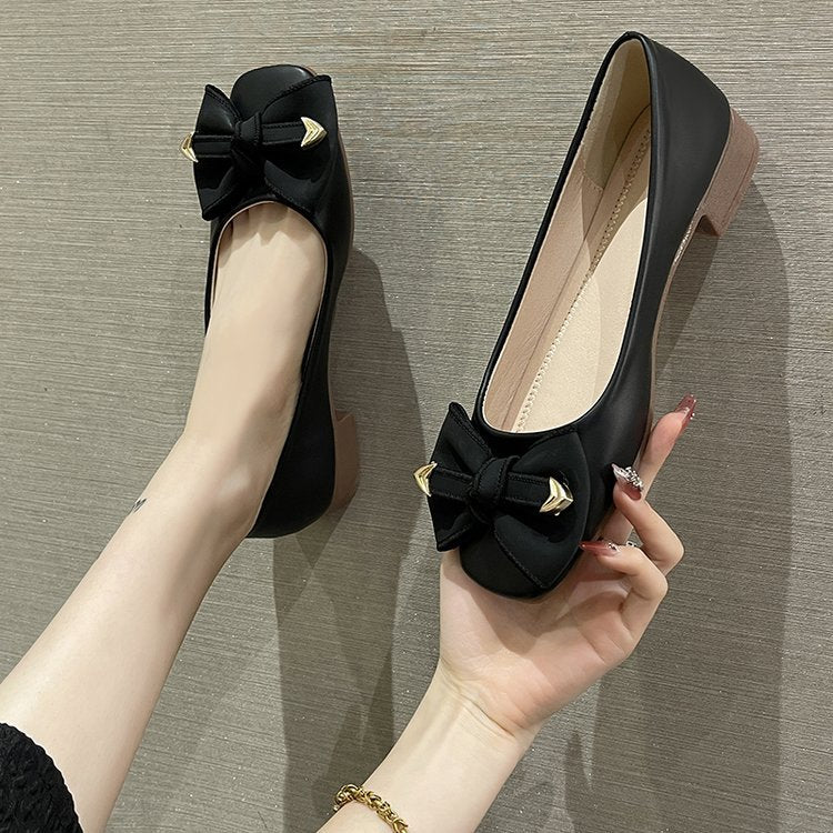 Women's ballerinas with elegant bow detail and comfortable block heel W&W