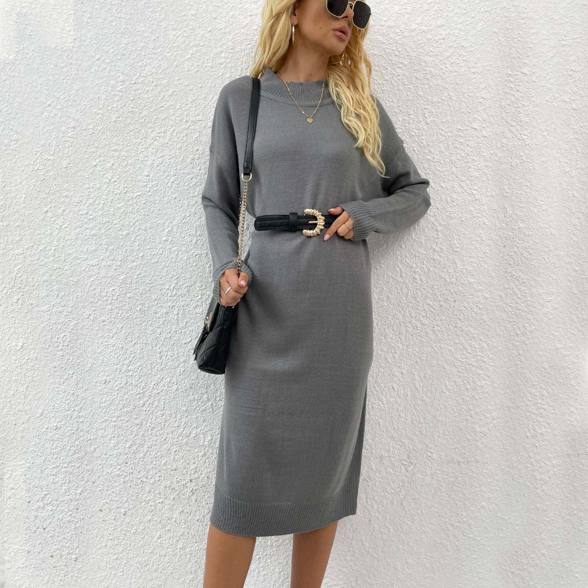 Women's knitted dress with an elegant fit and stylish accent belt WW