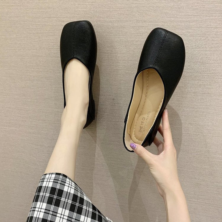 Women's ballerinas with pointed design and comfortable sole W&W