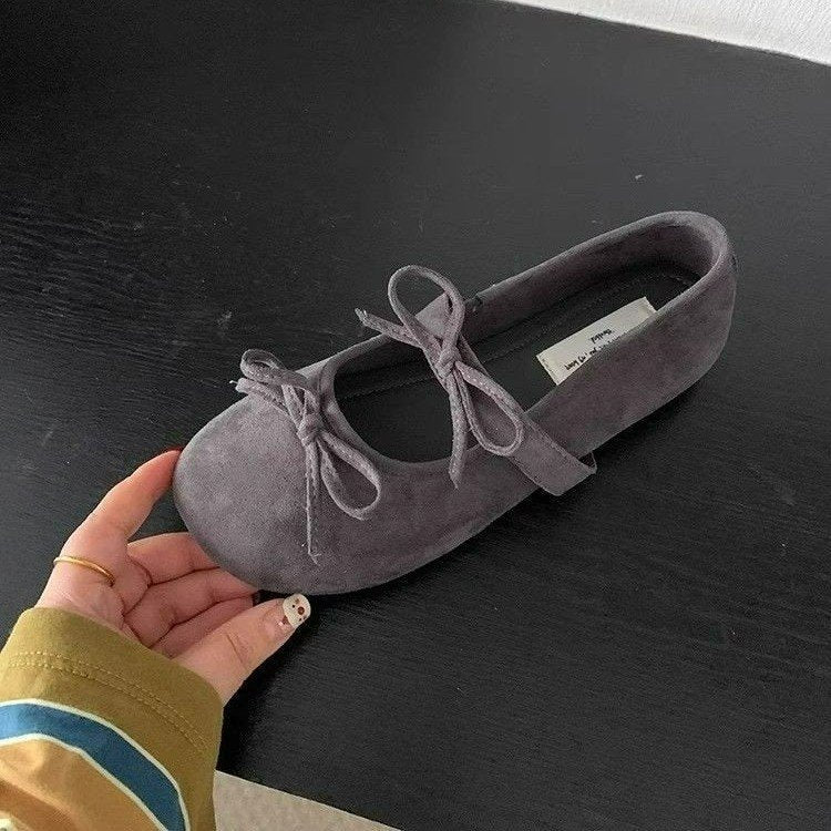 Women's ballerinas with elegant bow detail and high-quality suede W&W