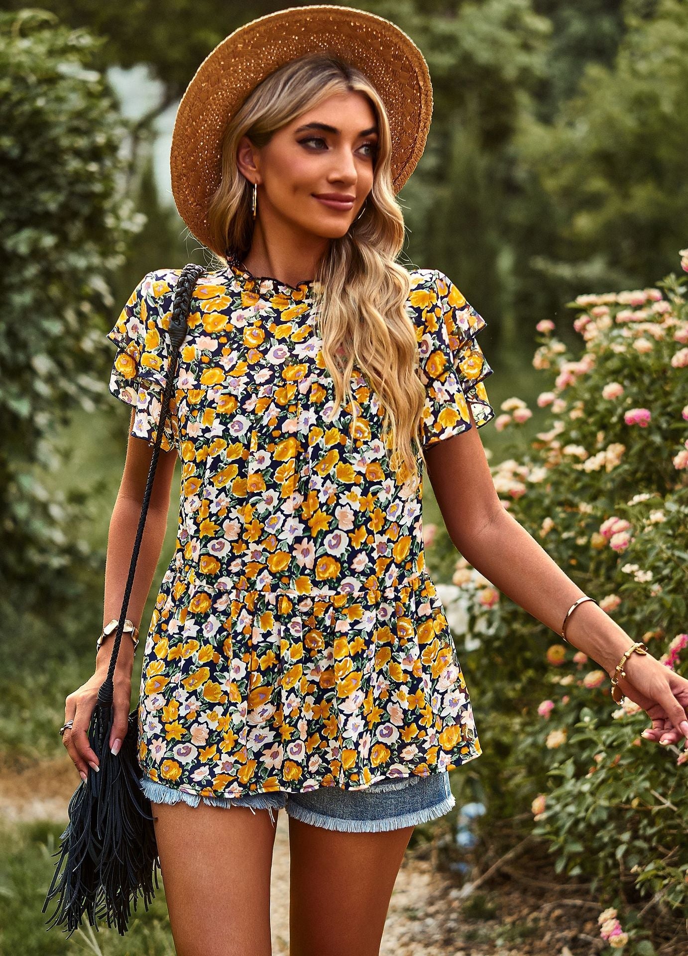 Women's lively blouse shirt with ruffle details and floral design WW