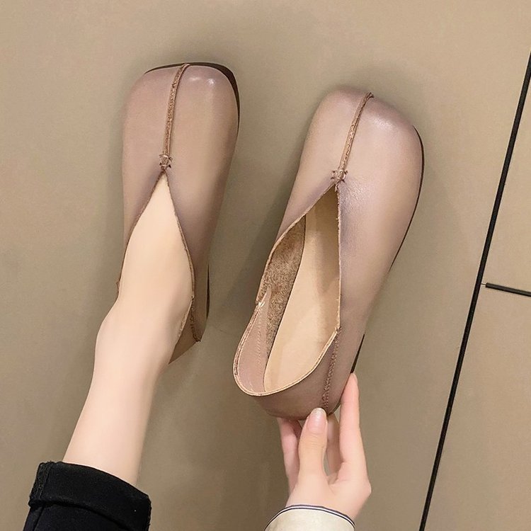 Women's ballerinas with elegant toe slit design W&W