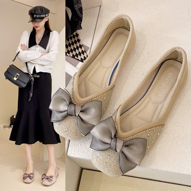 Women's ballerinas with elegant bow appliquŽ and sparkling rhinestone details W&W