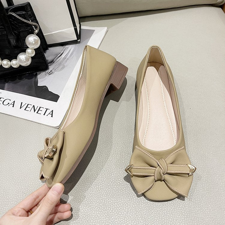Women's ballerinas with elegant bow detail and comfortable block heel W&W