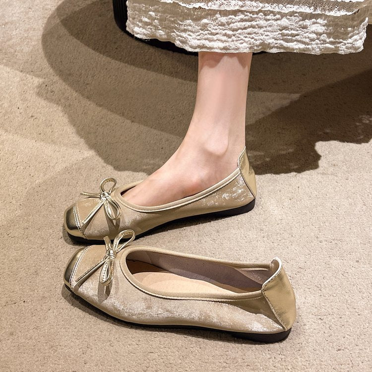 Women's ballerinas with elegant bow accents and comfortable sole W&W