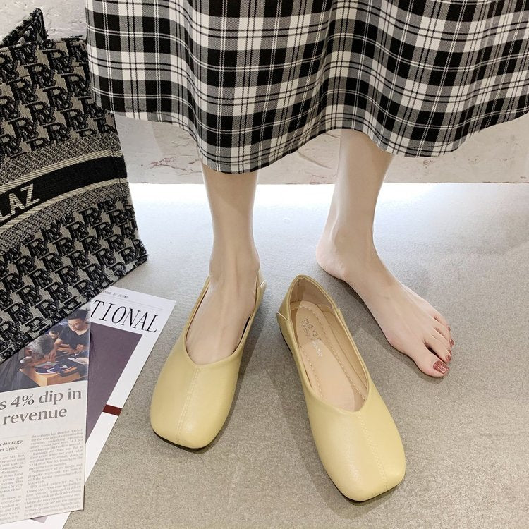 Women's ballerinas with pointed design and comfortable sole W&W