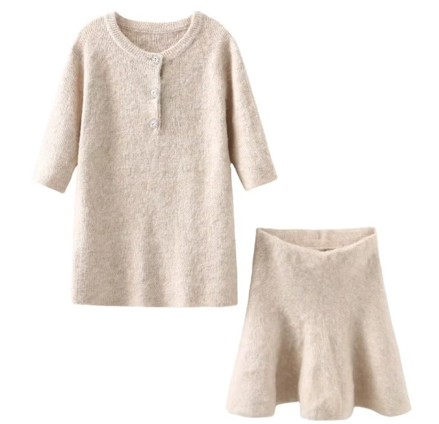 Women's knitted dress with half-length sleeves and decorative buttons