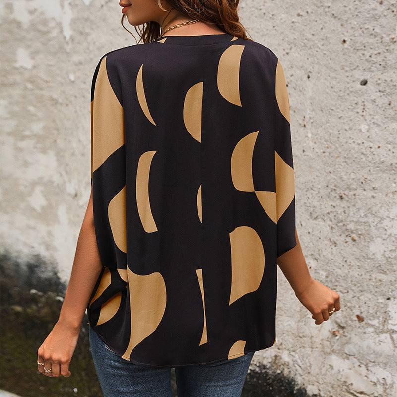 Women's blouse in a modern abstract design with V-neck and short sleeves WW
