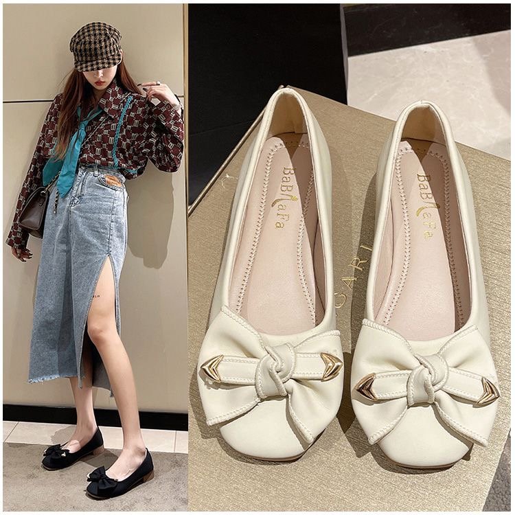 Women's ballerinas with elegant bow detail W&W