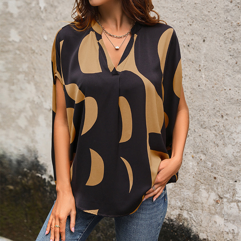Women's blouse in a modern abstract design with V-neck and short sleeves WW