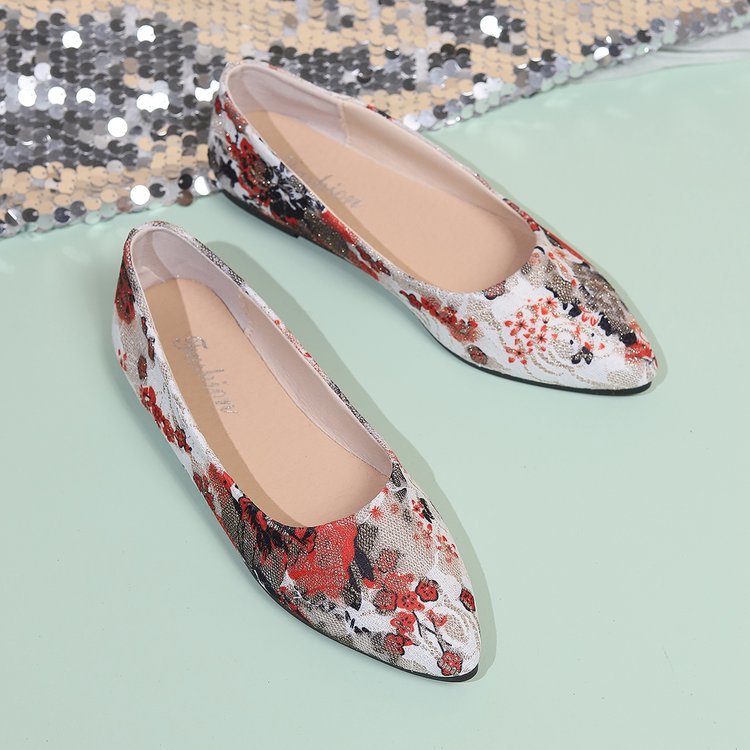 Women's ballerina flats with floral pattern and elegant pointed toe W&W
