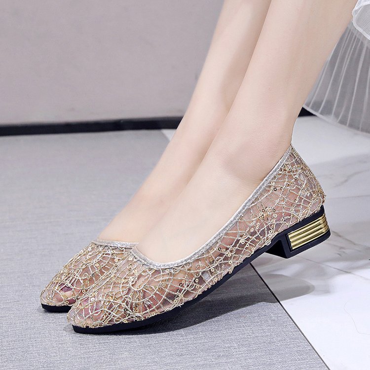 Women's ballerinas with delicate lace material and modern metallic detail W&W