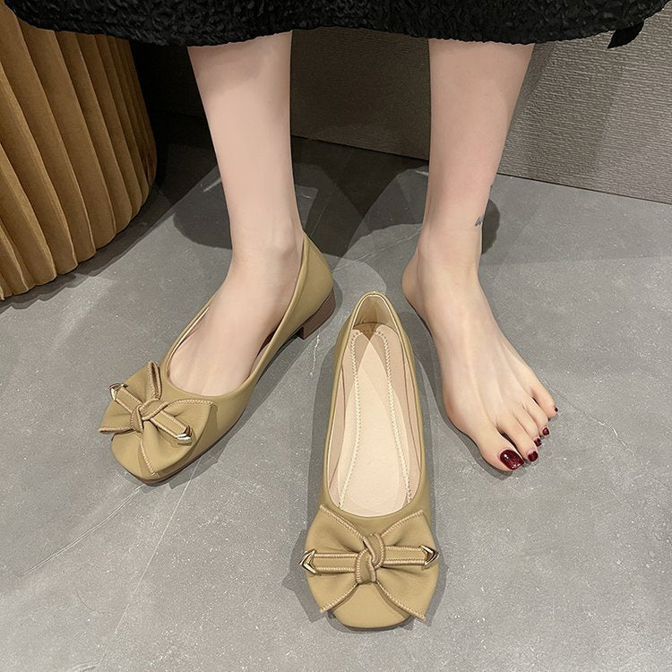 Women's ballerinas with elegant bow detail and comfortable block heel W&W