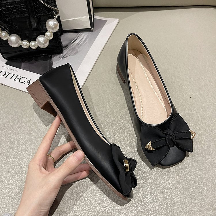 Women's ballerinas with elegant bow detail and comfortable block heel W&W