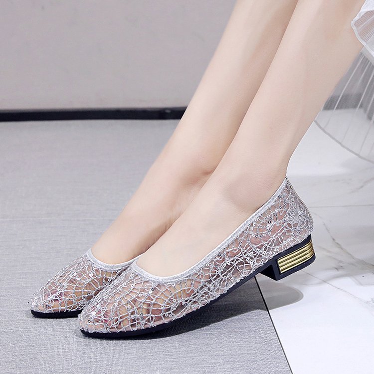 Women's ballerinas with delicate lace material and modern metallic detail W&W