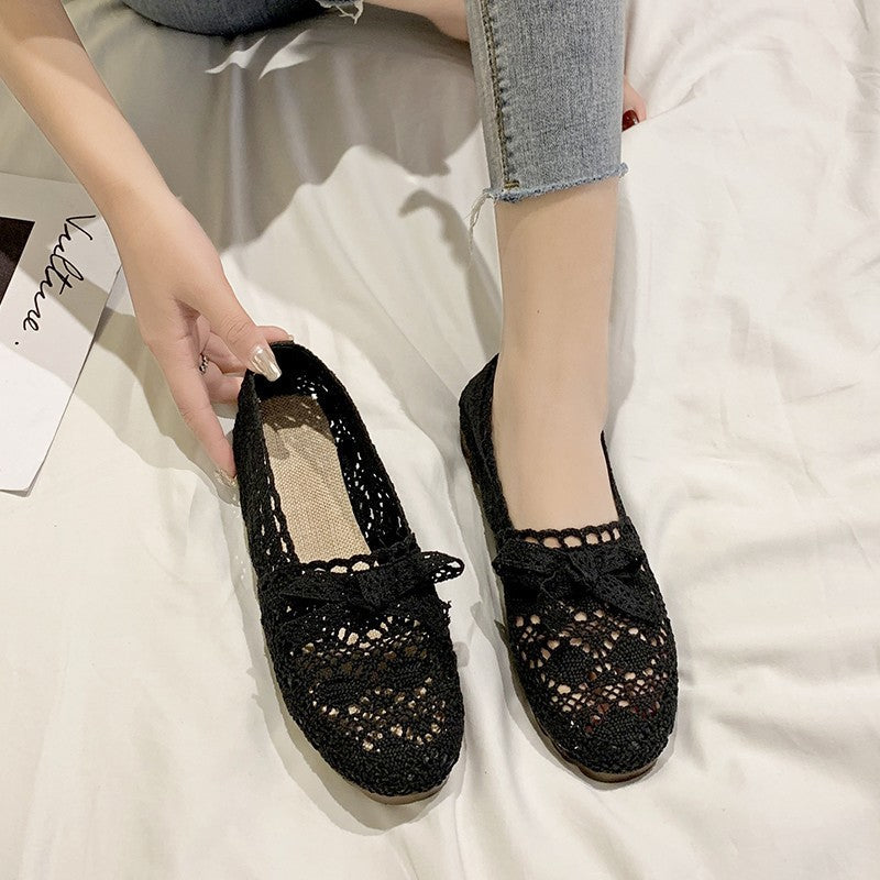 Women's ballerinas with fine lace appliquŽ and comfortable footbed W&W