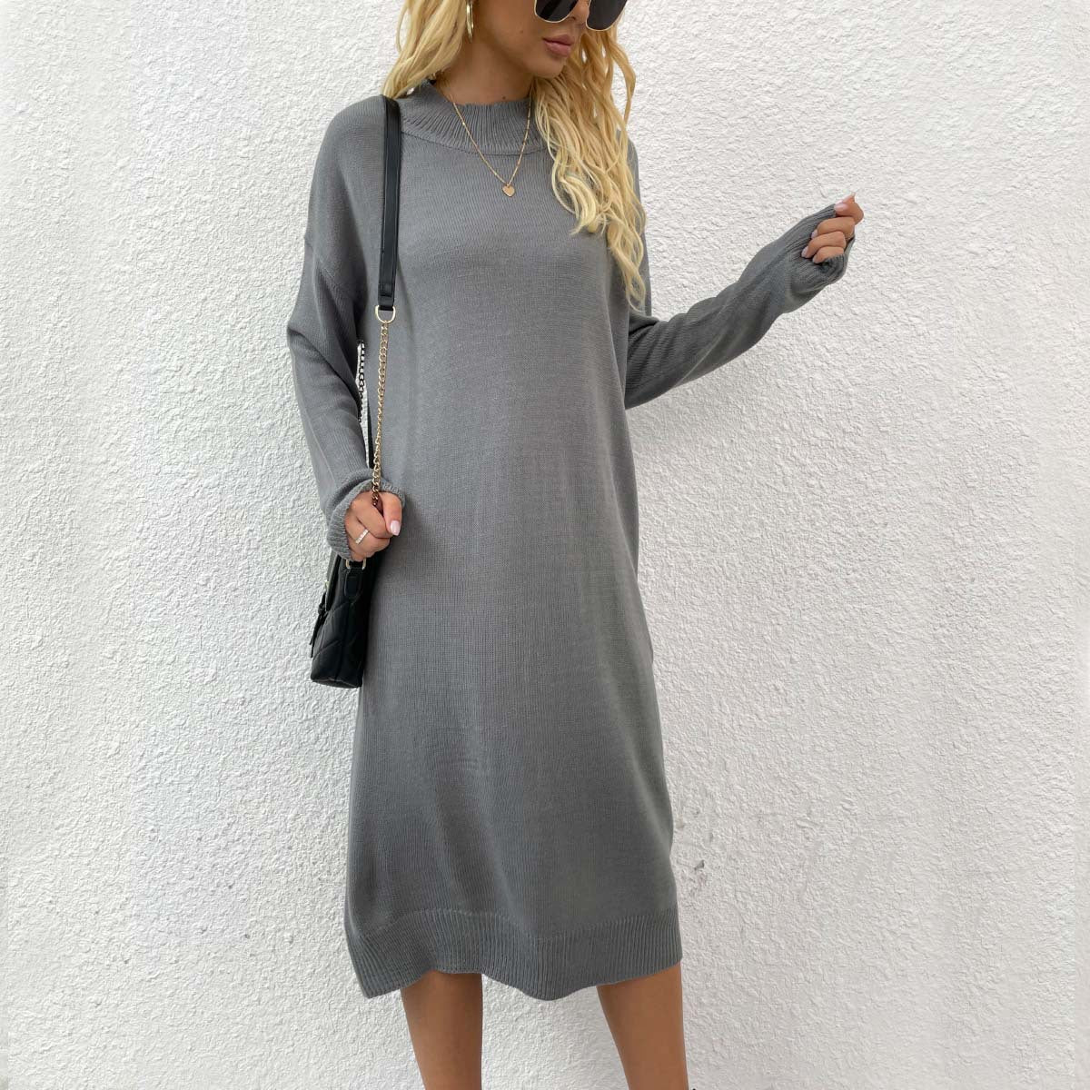 Women's knitted dress with an elegant fit and stylish accent belt WW