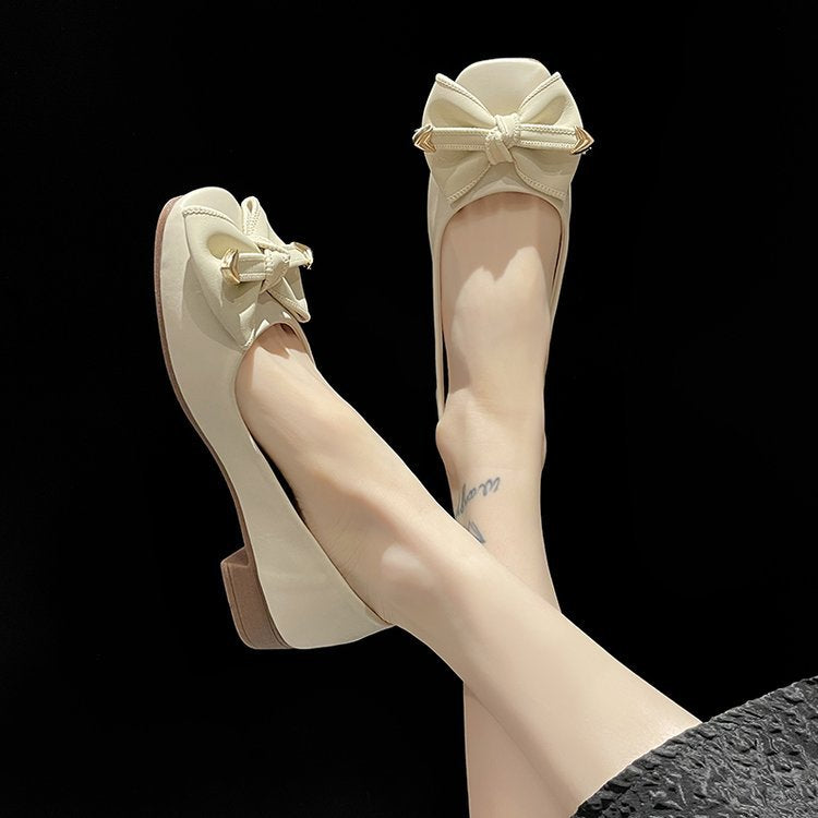 Women's ballerinas with elegant bow detail and comfortable block heel W&W