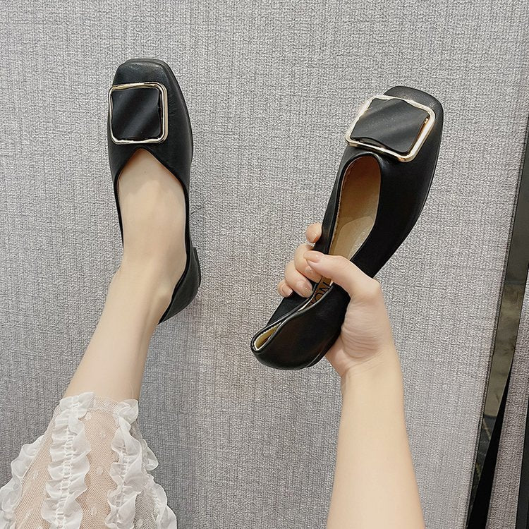 Women's ballerinas with elegant decorative strap and comfortable footbed W&W