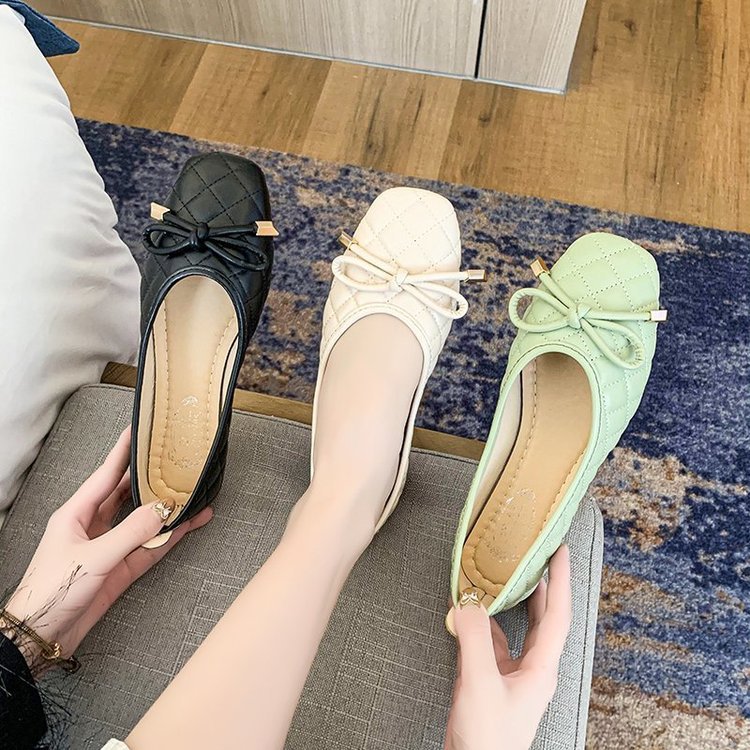 Women's ballerinas with elegant knot detail and padded insole W&W