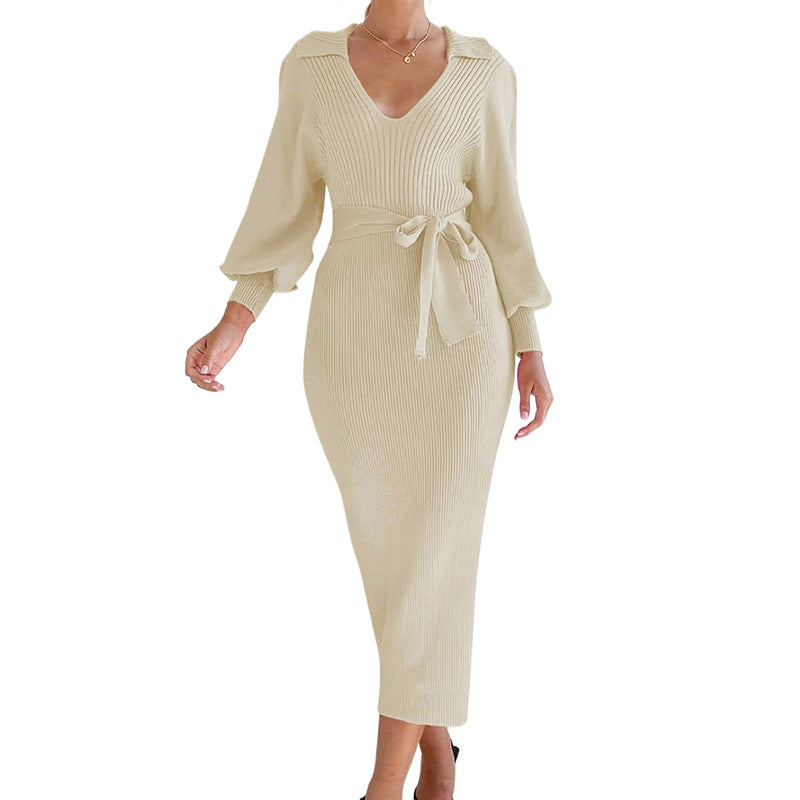 Women's knitted dress in a modern ribbed design with a tailored cut and elegant belt WW