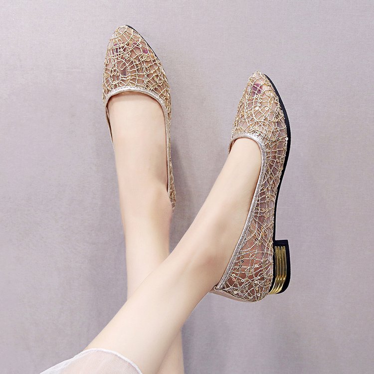 Women's ballerinas with delicate lace material and modern metallic detail W&W