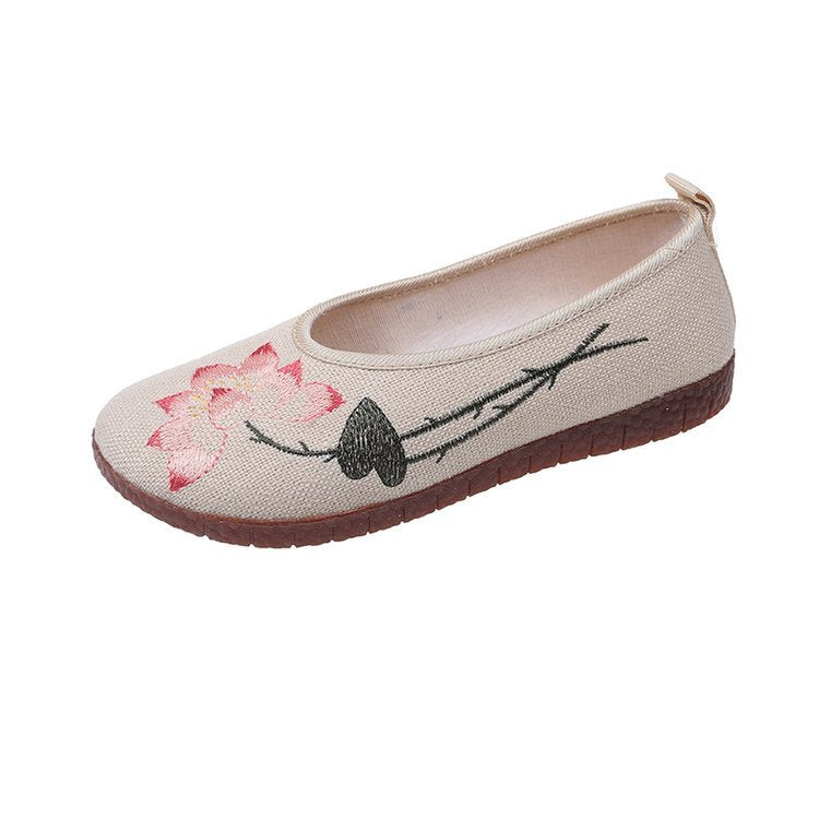 Women's ballerinas with artistic embroidery and comfortable lining W&W