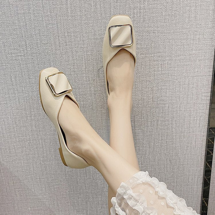 Women's ballerinas with elegant decorative strap and comfortable footbed W&W