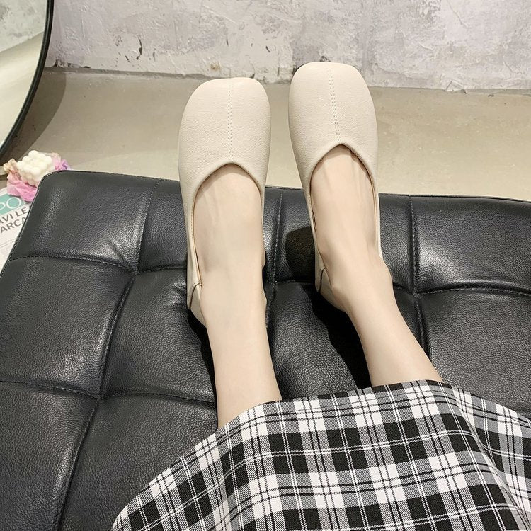 Women's ballerinas with pointed design and comfortable sole W&W