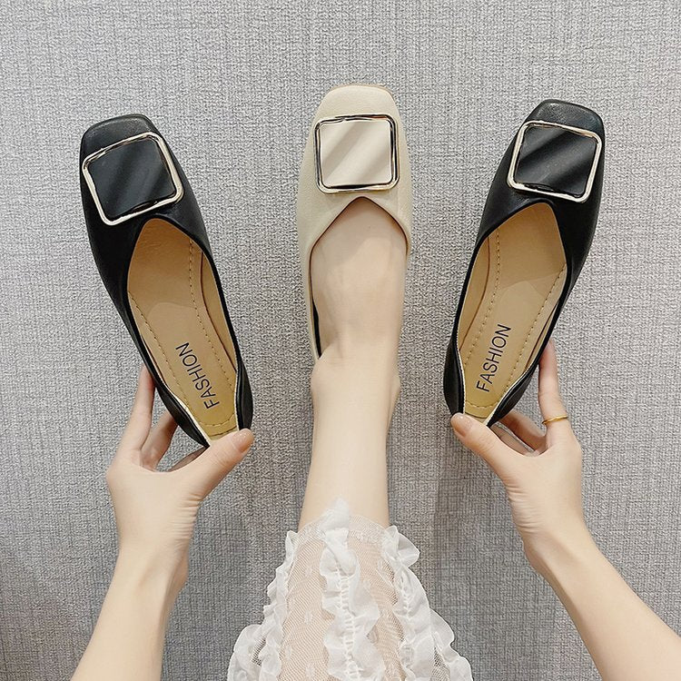 Women's ballerinas with elegant decorative strap and comfortable footbed W&W