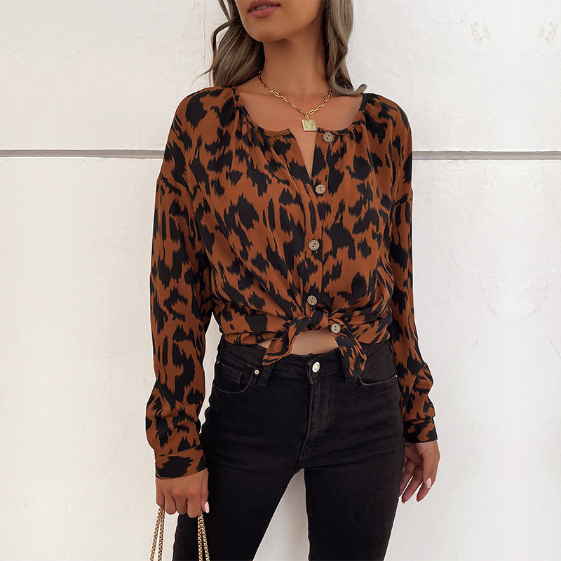 Women's blouse with elegant leopard print and button details WW