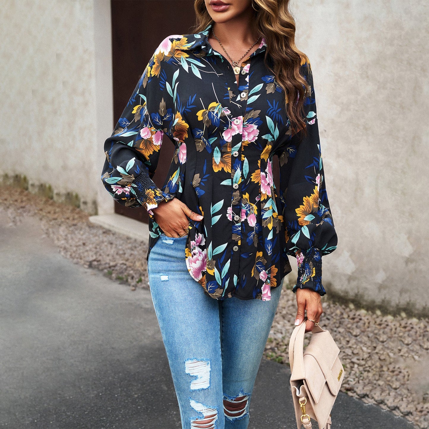 Women's blouse with elegant ruffle details and fashionable leopard print WW