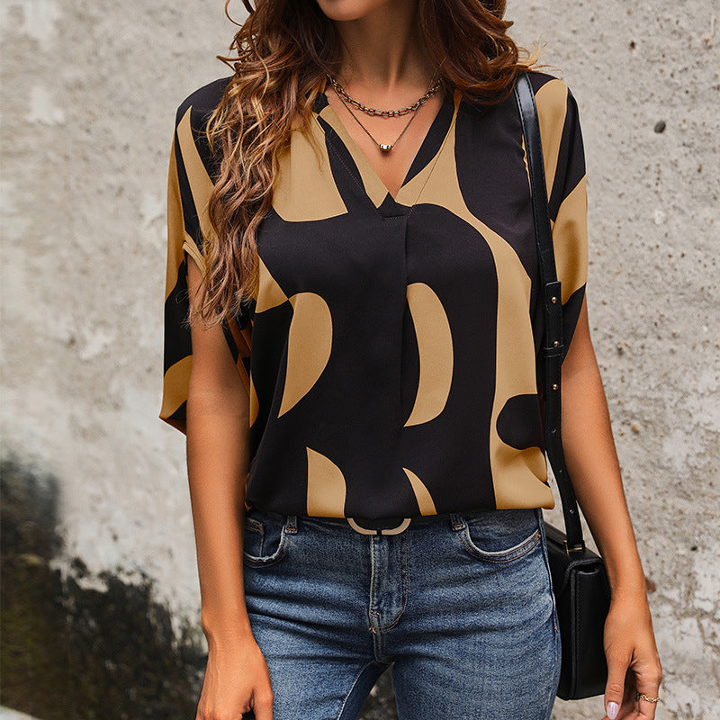 Women's blouse in a modern abstract design with V-neck and short sleeves WW