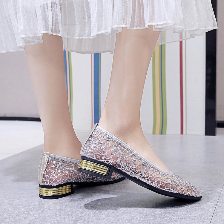 Women's ballerinas with delicate lace material and modern metallic detail W&W